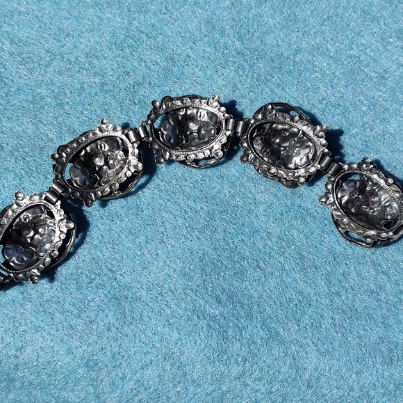 Antique victorian repousse flower bracelet - Picture 6 of 14